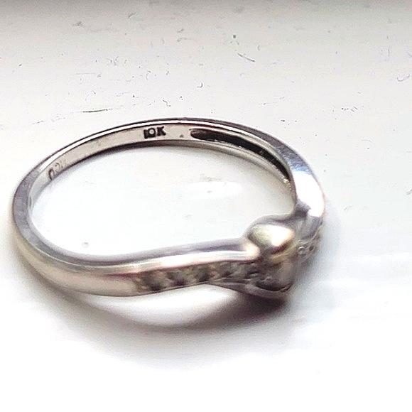 10K Promise Ring 11 Diamonds 1.12gms.  ~US Size 4 - Picture 2 of 4